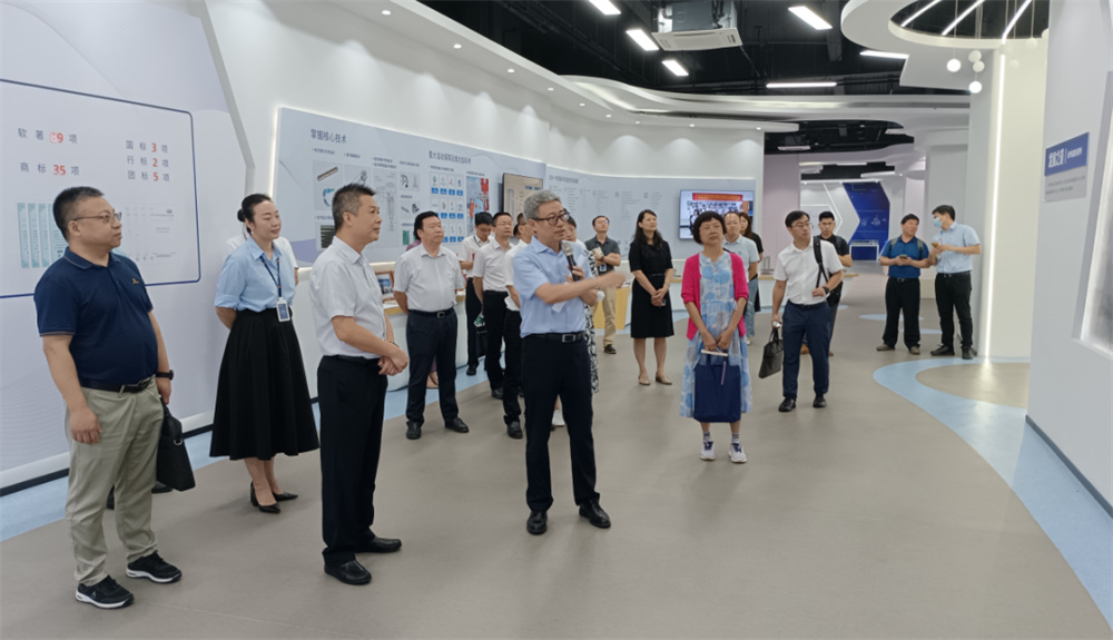 廣東省生態環境廳副廳長何焱一行到禾信儀器調研